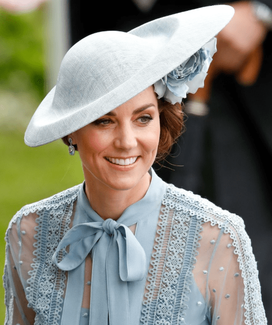 A person wearing a hat

Description automatically generated